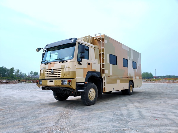 重汽豪沃四驅12人宿營車 重汽豪沃四驅12人宿營車